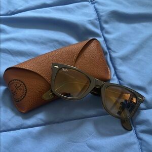 Ray-Ban Black Wayfarer Sunglasses with Brown Case